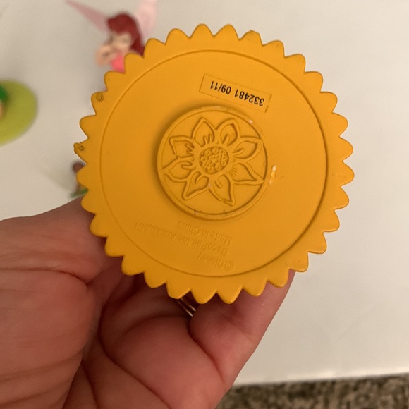 Tinker Bell and friends, figurines, and stamps - Picture 12 of 12